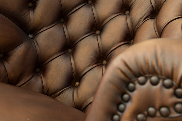 Chesterfield Ledersessel mit Holzbeinen | ODI-Modell